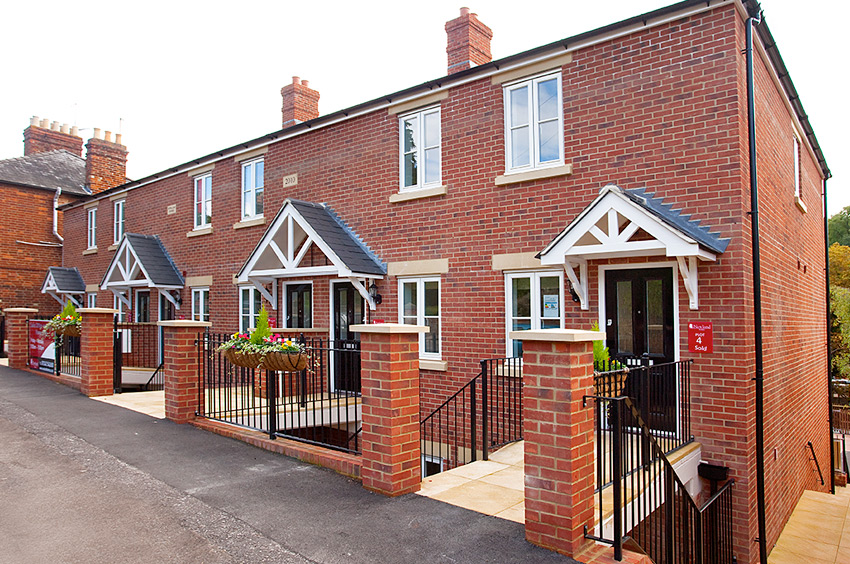 1,000 HOMES COMPLETED The 1,000th Newland Homes property to legally complete was at Swansea Villas in Stroud, Gloucestershire in 2010.